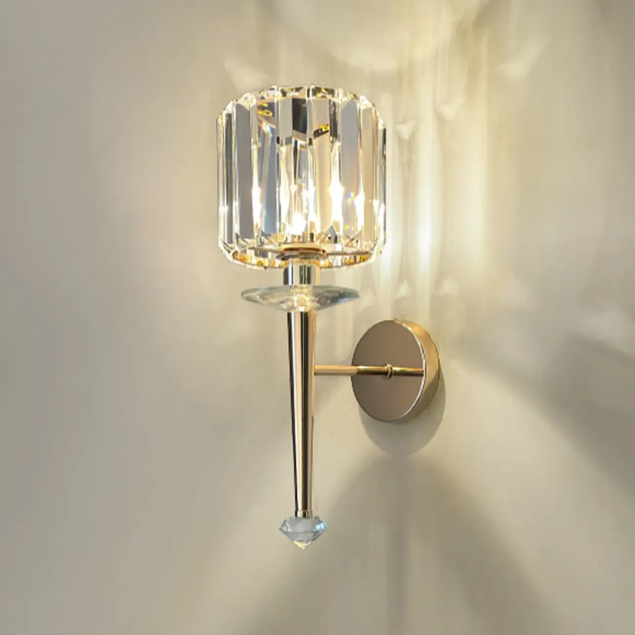 Elegant Crystal Smooth Gilded Metal Wall Sconce