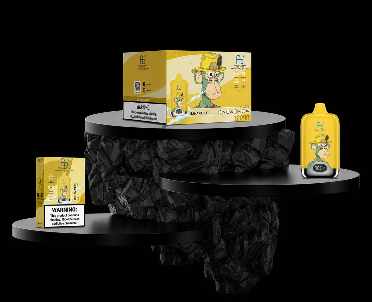 Fumot Digital Box 12000 Banana Ice Gerät und Verpackung auf schwarzem Display-Podest