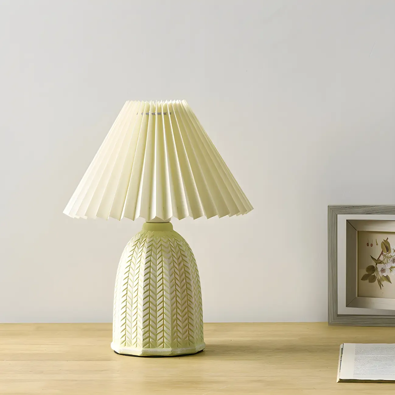 Country Style Pleated Shade Ceramic Table Lamp