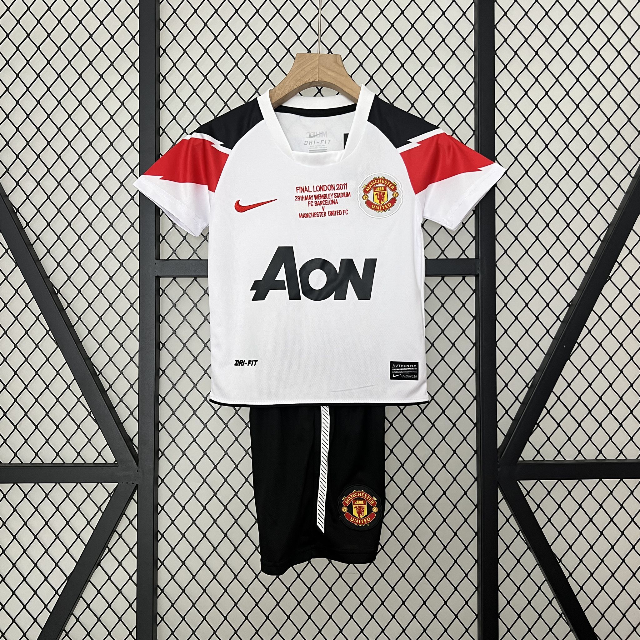 Kit Enfant Manchester United extérieur rétro 10/11