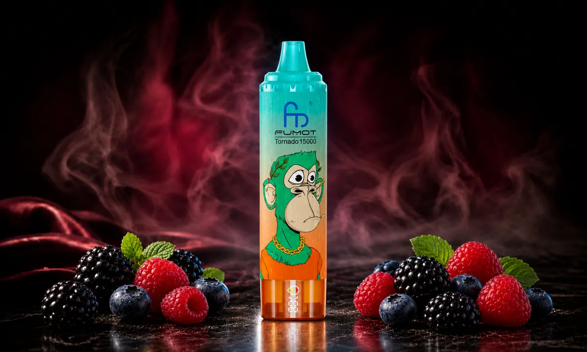 FUMOT Tornado 15000 Triple Berry – E-Zigarette in einer atmosphärischen Produktszene