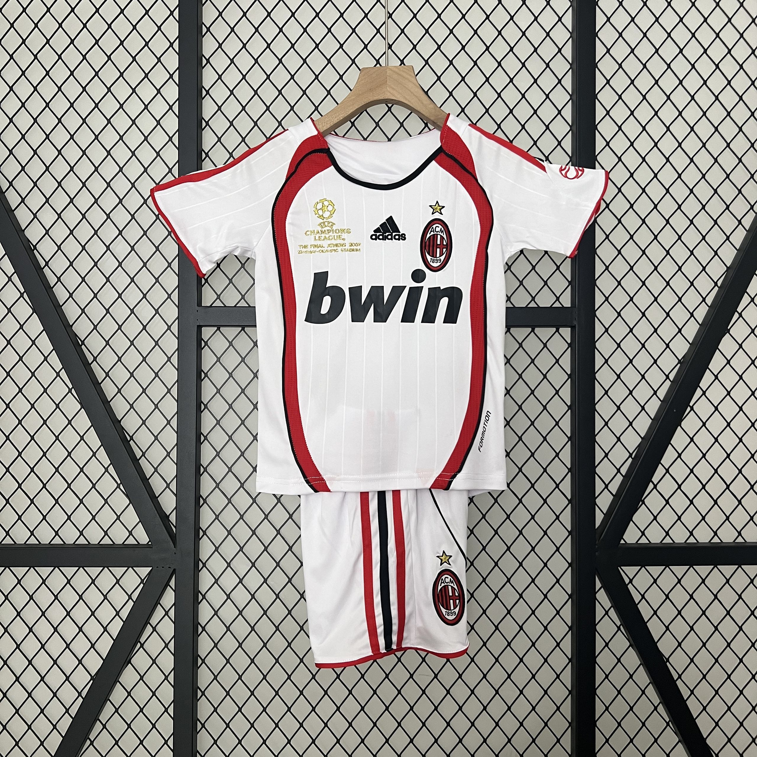 Kit Enfant Retro AC Milan extérieur 2006/07
