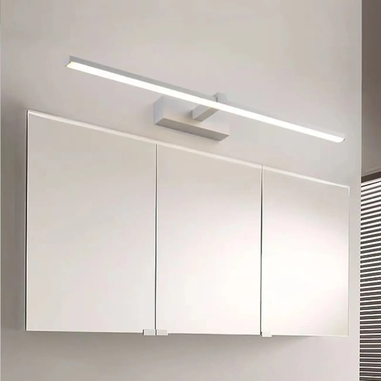 Modern Linear Bathroom Vanity Light with Dimmable Design