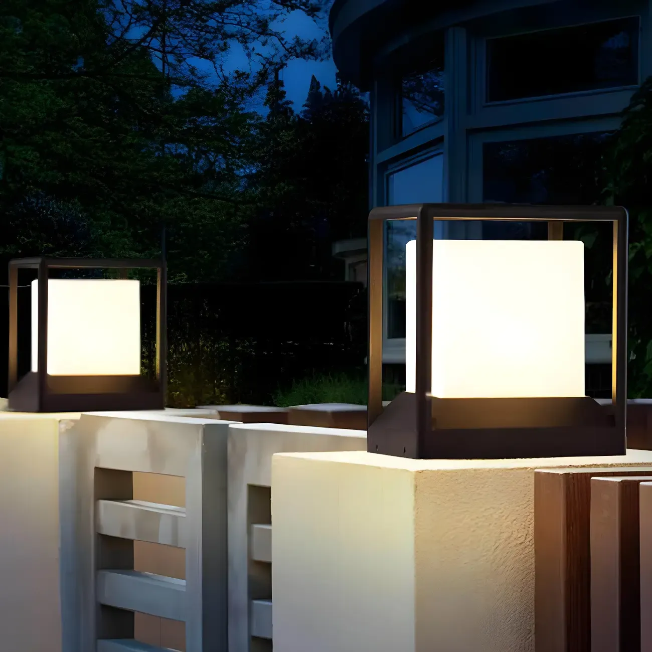 Outdoor Waterproof Metal Cube Post Cap Light