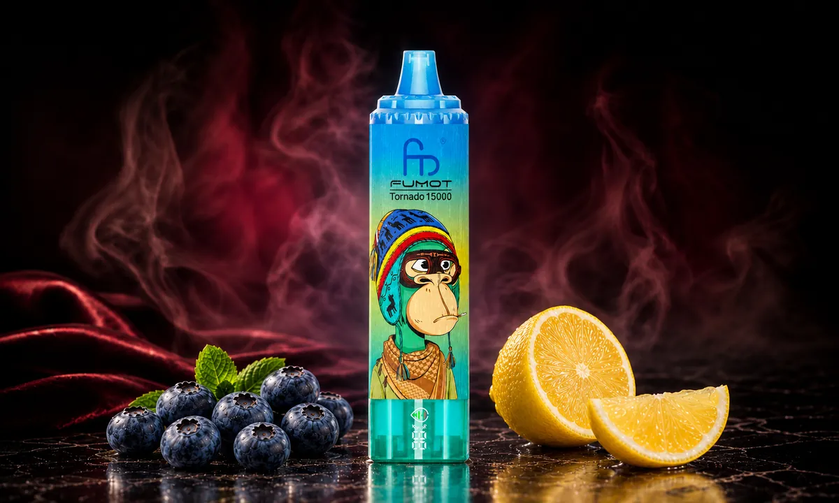 FUMOT Tornado 15000 Blue Razz Lemonade – E-Zigarette in einer atmosphärischen Produktszene