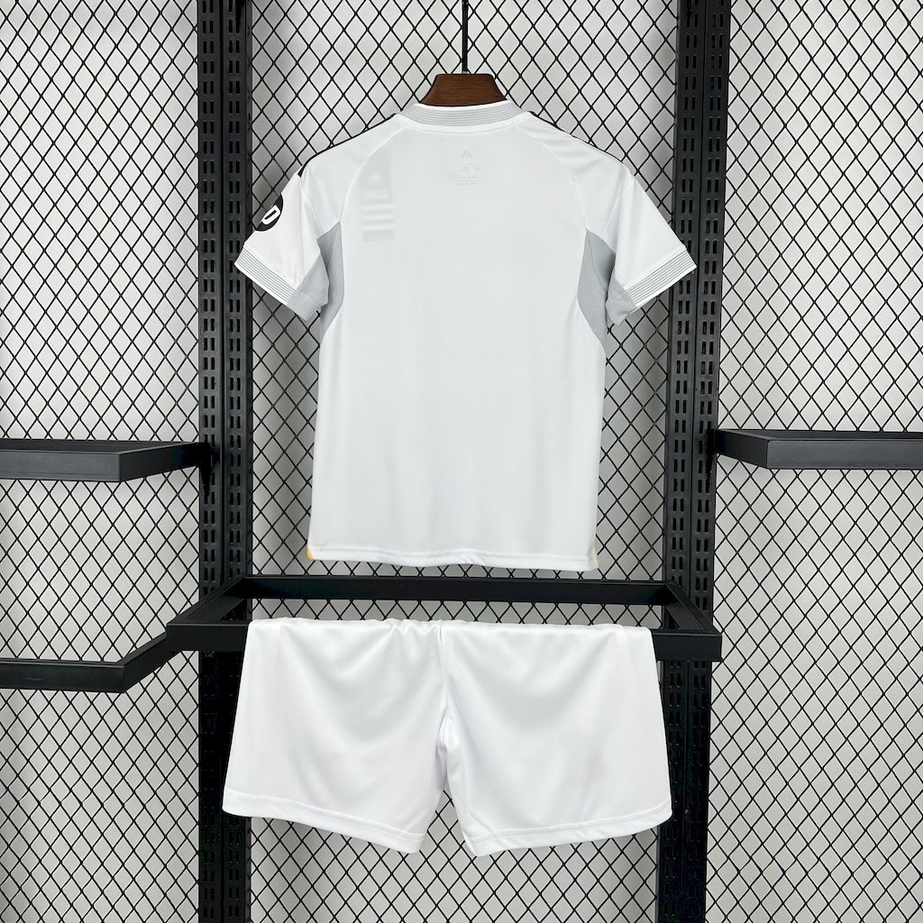 Kit Enfant Real Madrid domicile 2025/26