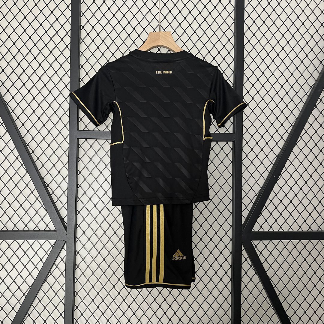 Kit Enfant Retro Real Madrid extérieur 2011/12