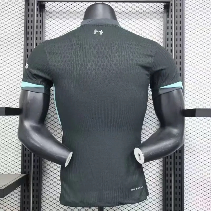 Maillot Liverpool saison 2023-2024 extérieur version player totalement noir