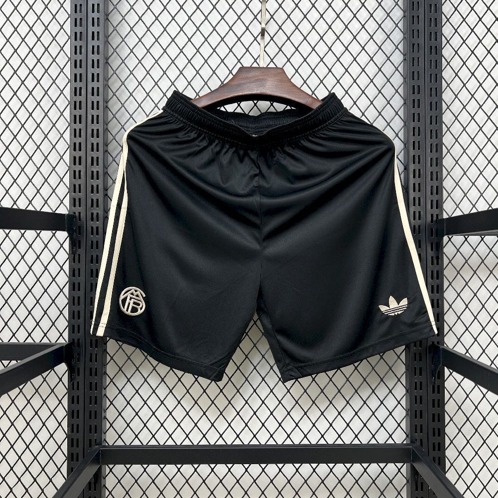 Short Bayern Munich third 2025/26