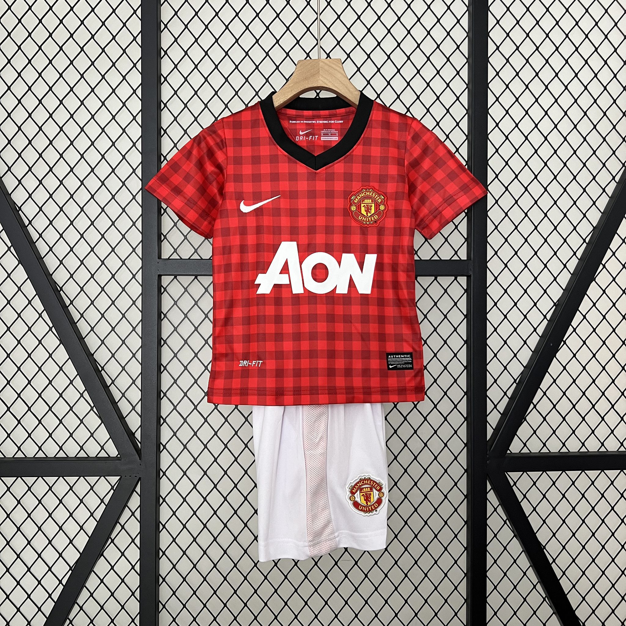 Kit Enfant Manchester United domicile Rétro 12/13