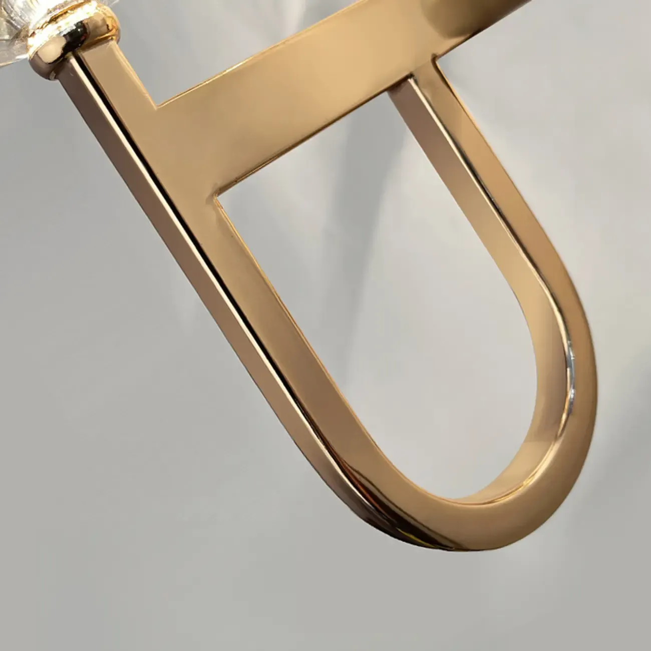 Elegant Crystal Smooth Gilded Metal Wall Sconce