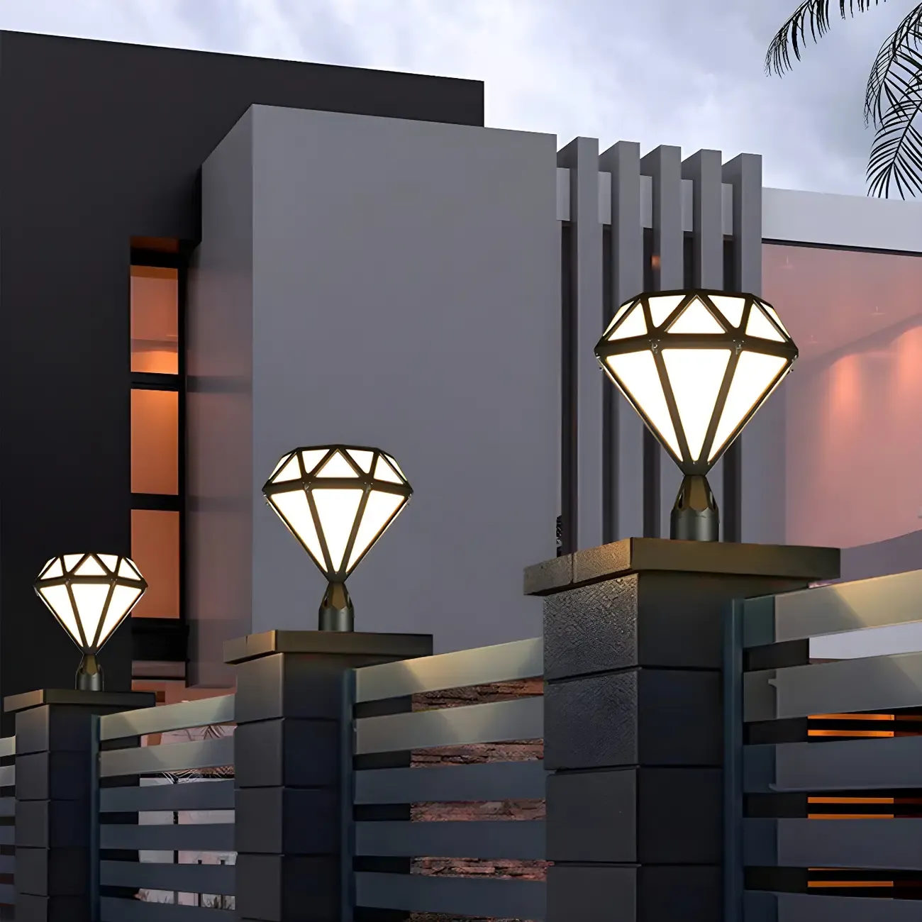 Black Metal Diamond-Design Post Cap Light