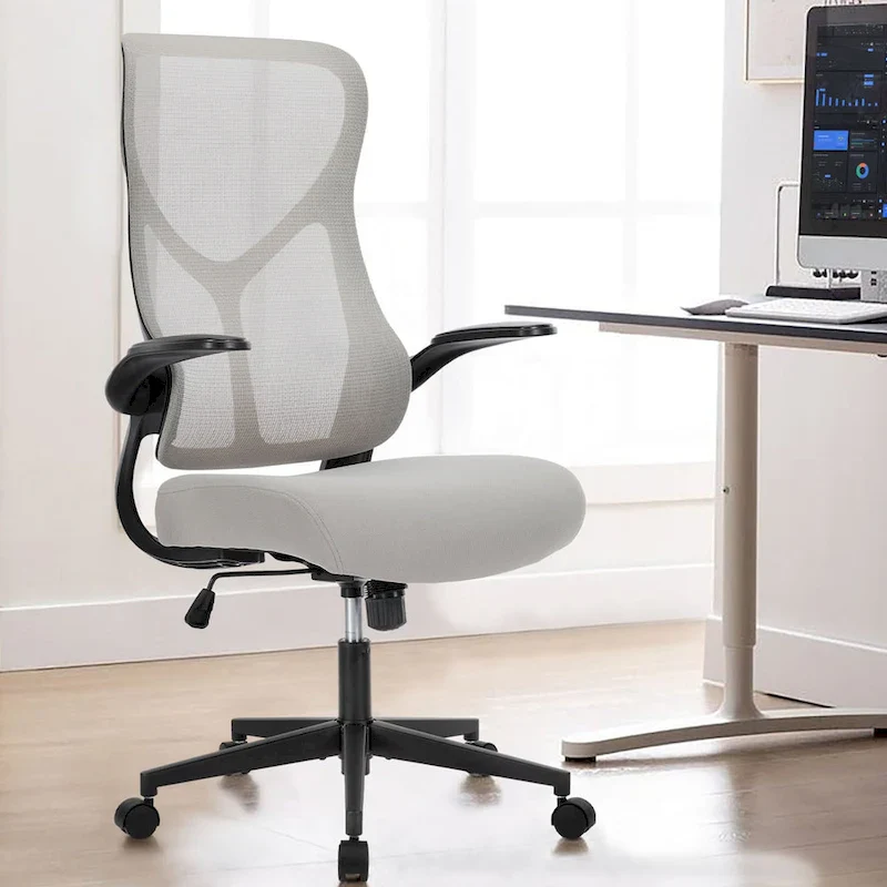 Comfortable Ergonomic Office Chair with Adjustable Features for Optimal Support and Relaxation.