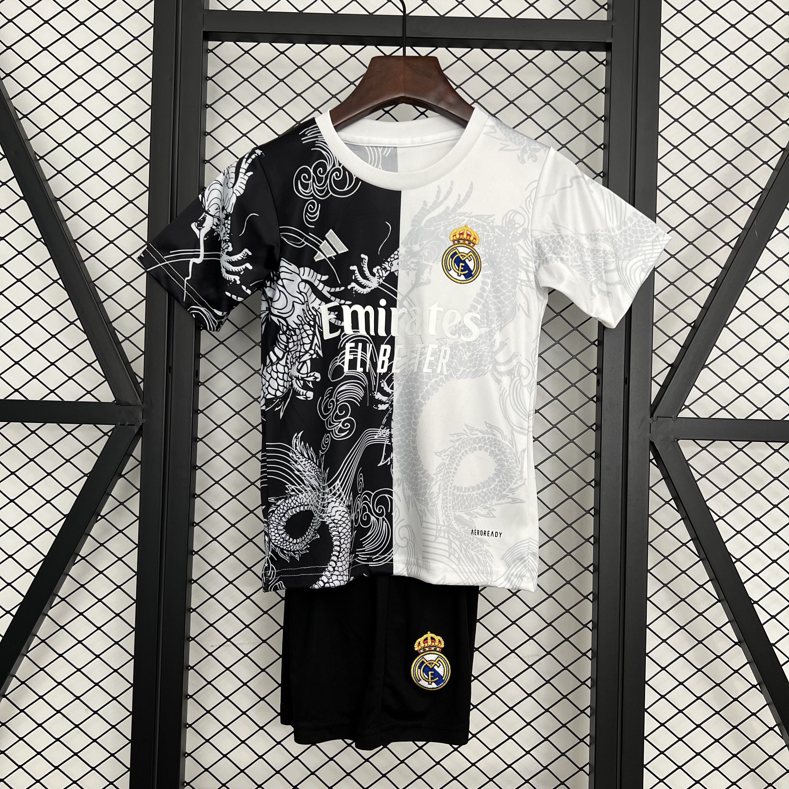 Kit Enfant Real Madrid Concept 2025/26