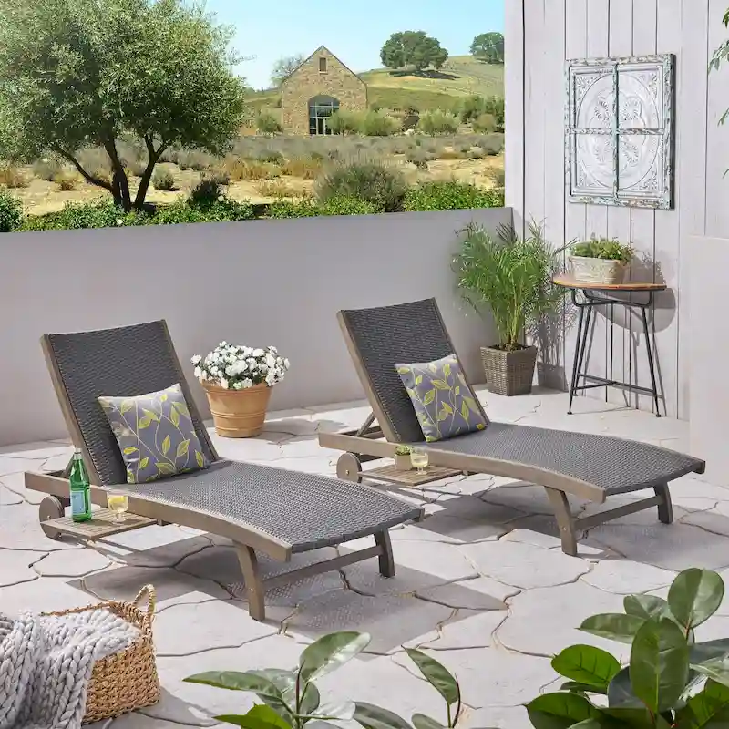 Banzai Chaise Lounge With Pull-Out Tray