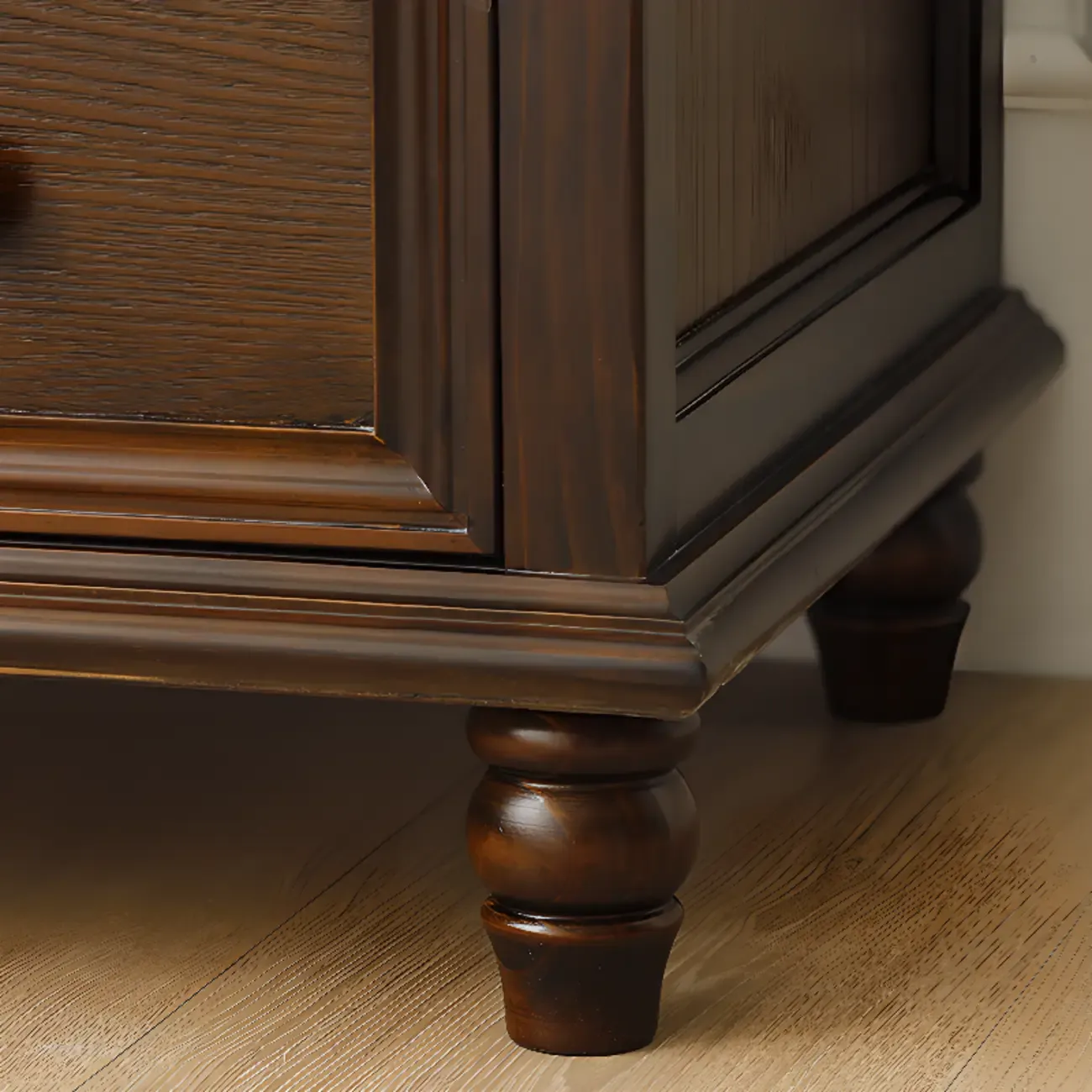 Traditional  6-Drawer White Wood Dresser