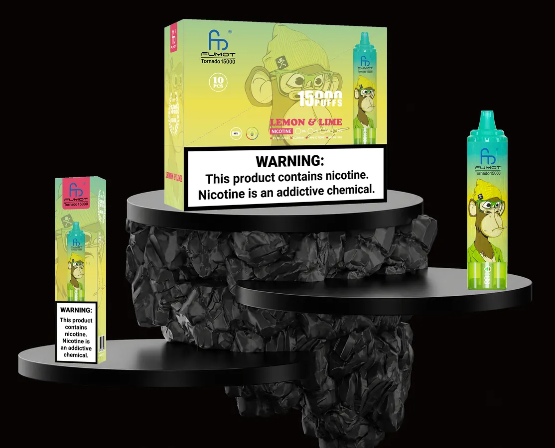 FUMOT Tornado 15000 Lemon & Lime – E-Zigarette und Verpackungen auf einem Präsentationspodest