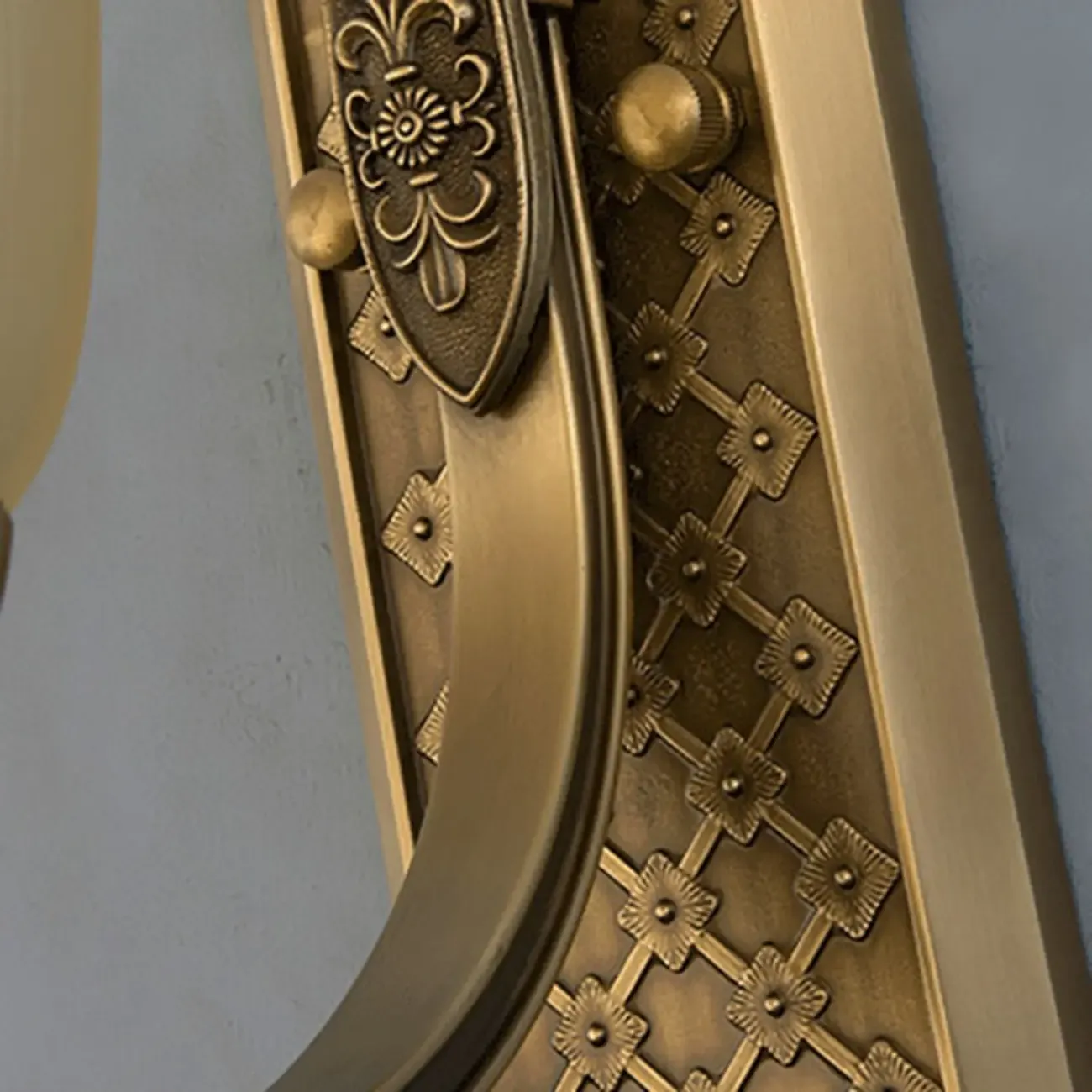 Retro Gold Frame Wall Sconce Lamp with Crystal Pendant