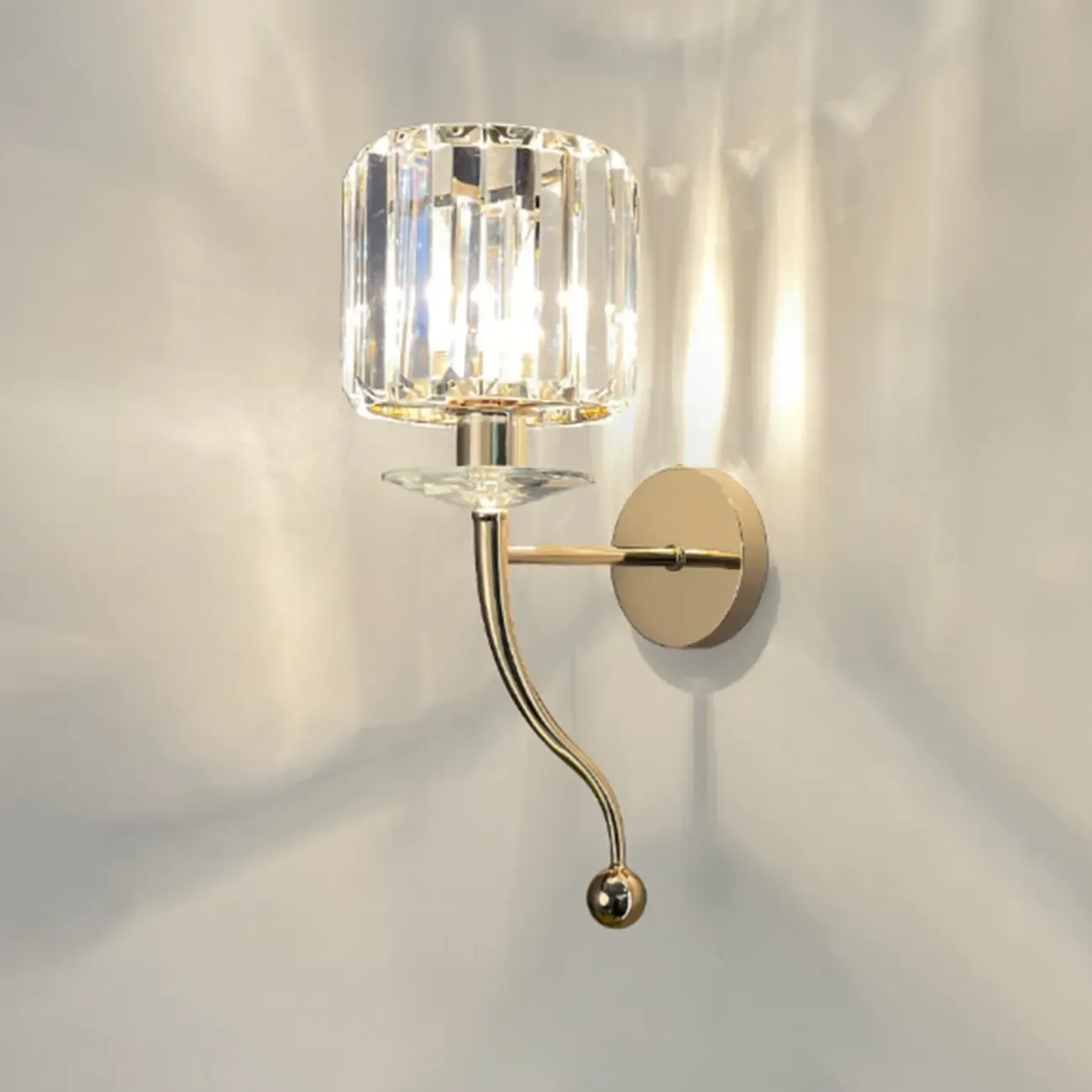 Elegant Crystal Smooth Gilded Metal Wall Sconce
