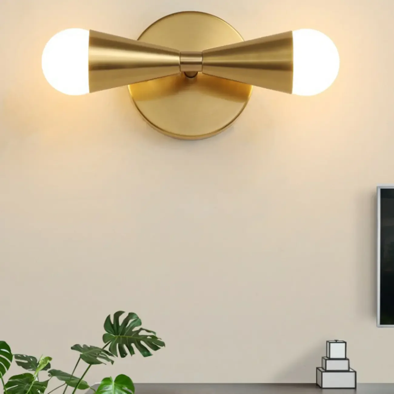 Elegant Straight 2-Light Wall Light Fixture in Gold