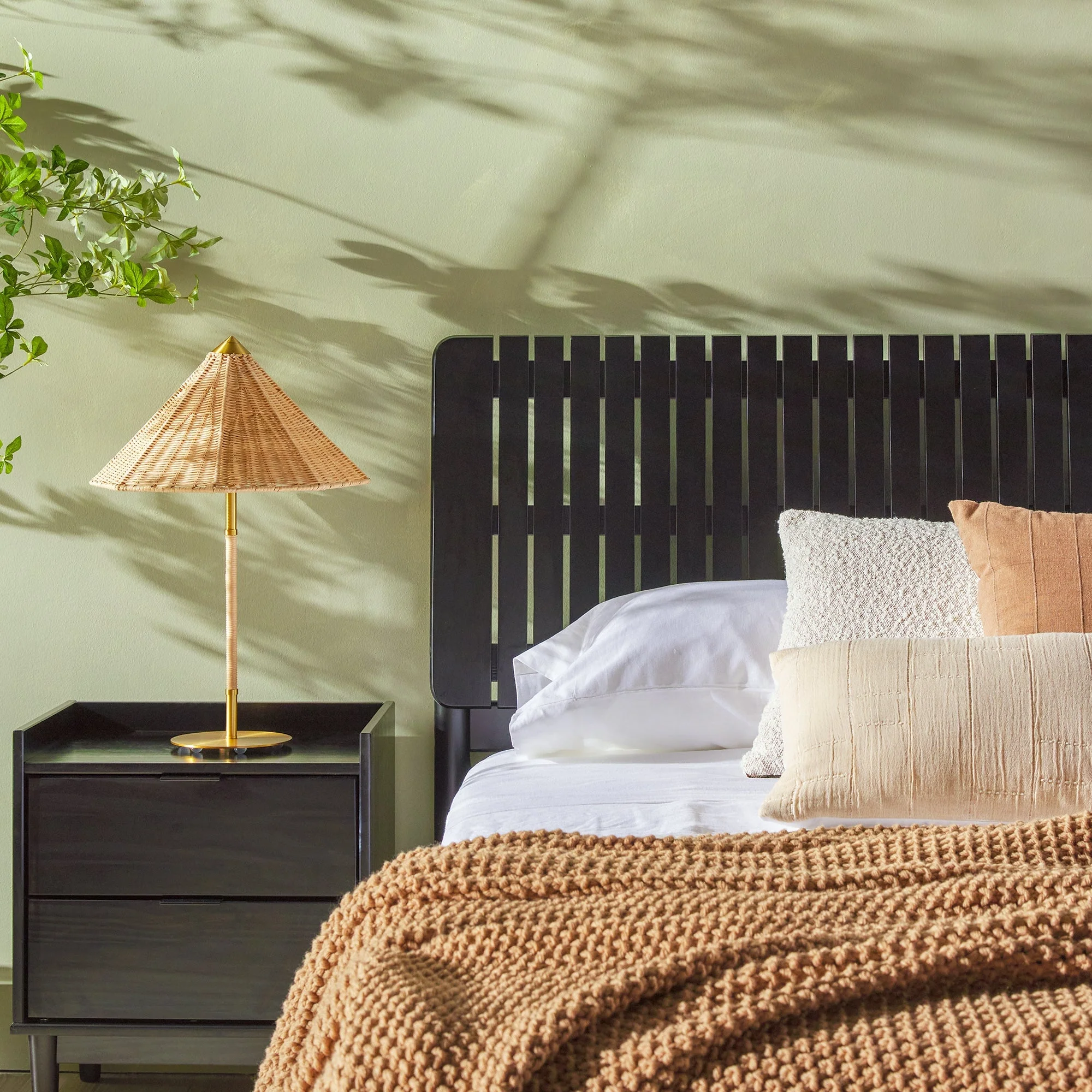 Cama Slatted Headboard Mid-Century Modern Solid Wood Bed