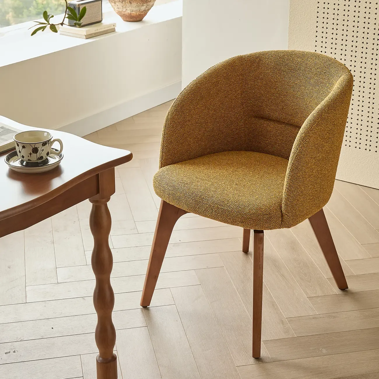 Modern Swivel Barrel Dining Chair with Arms