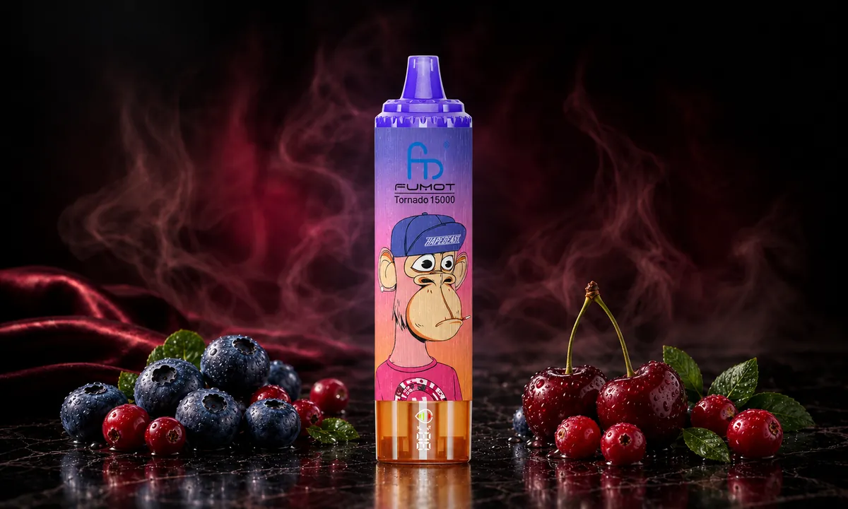 FUMOT Tornado 15000 Blueberry Cherry Cranberry – E-Zigarette in einer atmosphärischen Produktszene
