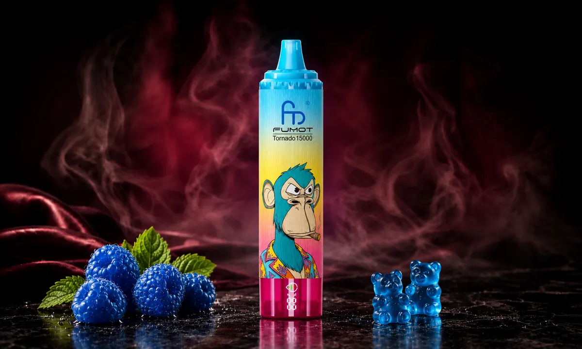 FUMOT Tornado 15000 Blue Razz Gummy Bear – E-Zigarette in einer atmosphärischen Produktszene