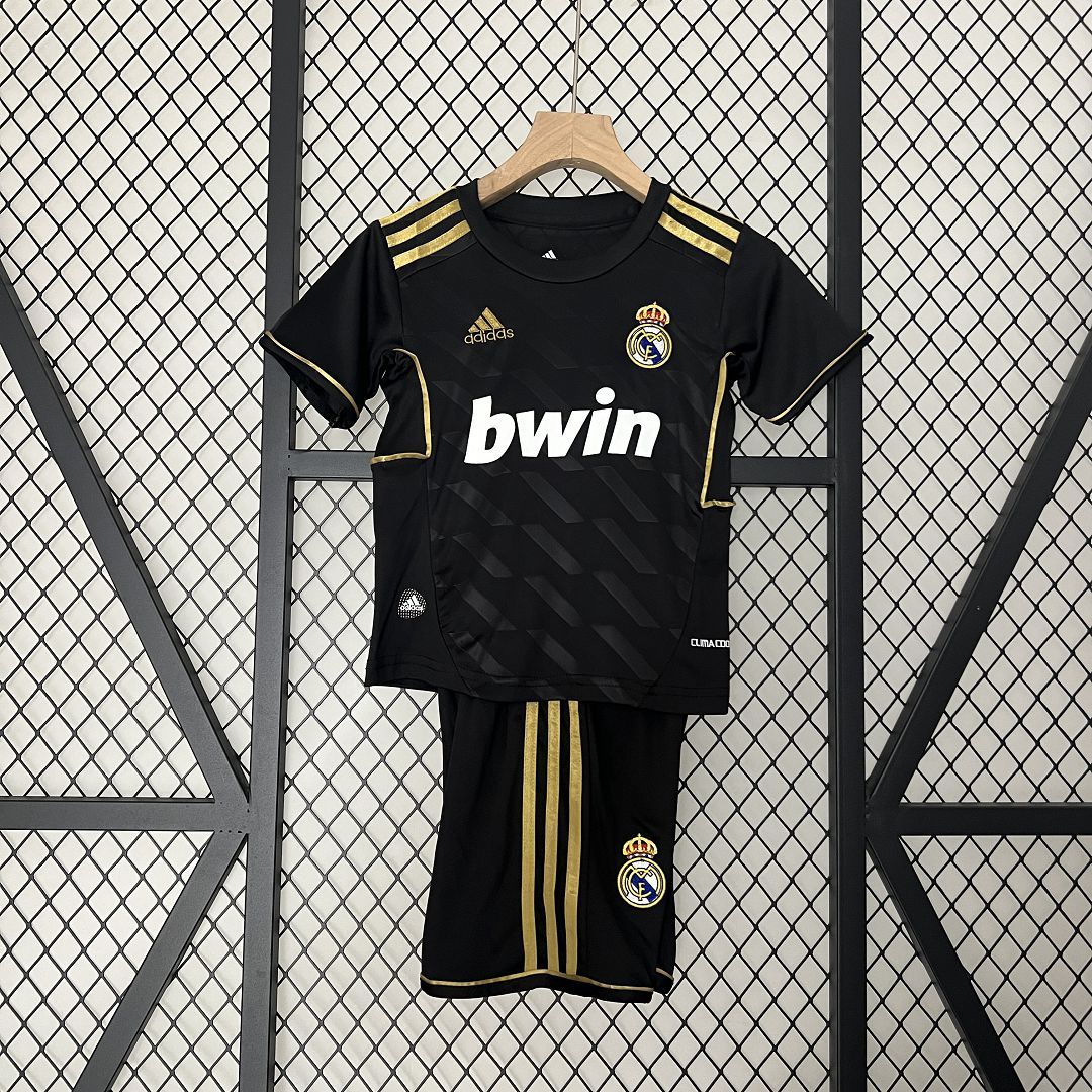 Kit Enfant Retro Real Madrid extérieur 2011/12