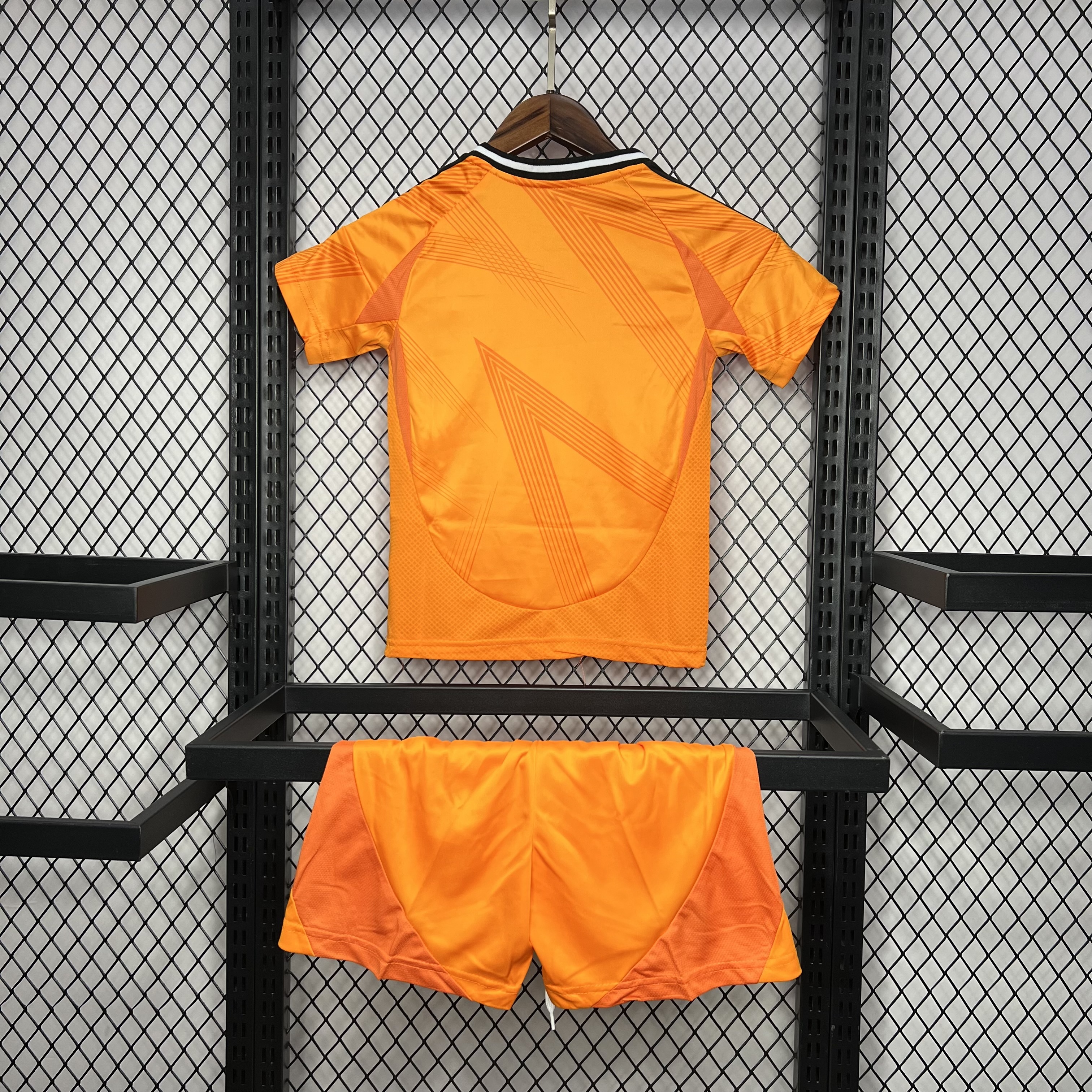 Kit Enfant Real Madrid extérieur 2024/25
