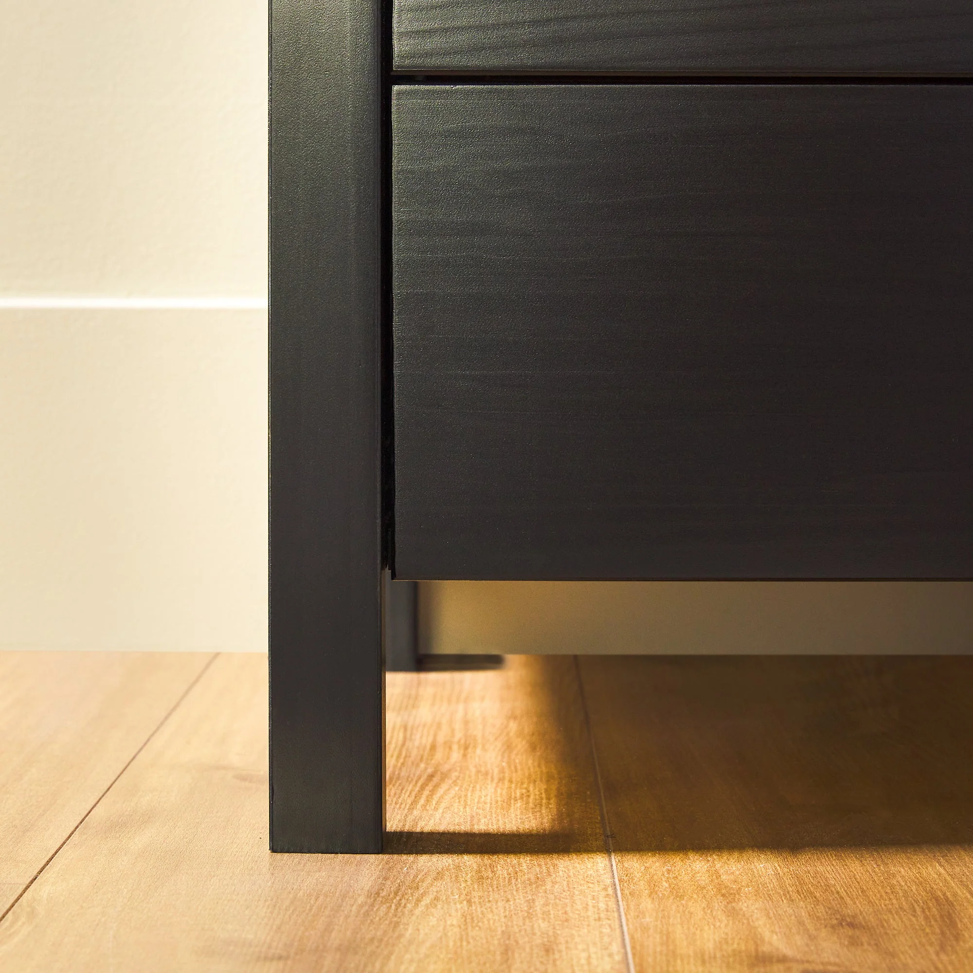 Isla Modern Easy Assembly Solid Wood 6-Drawer Dresser with Glass Top