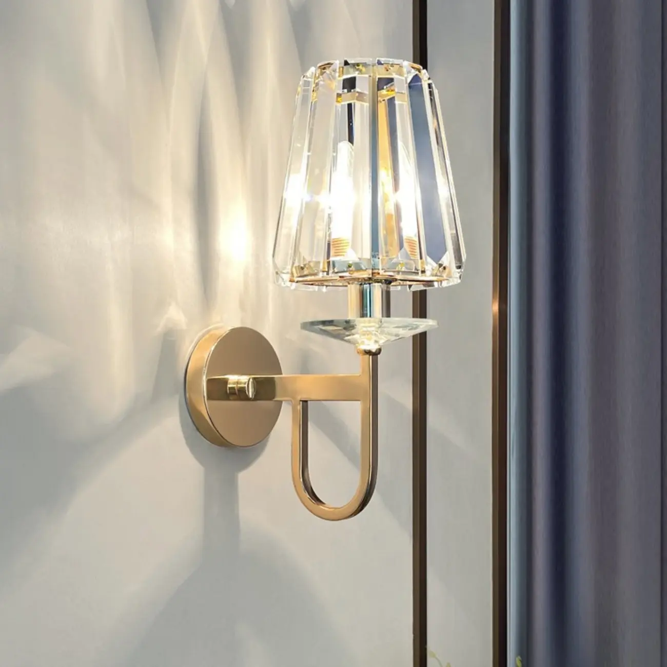 Elegant Crystal Smooth Gilded Metal Wall Sconce