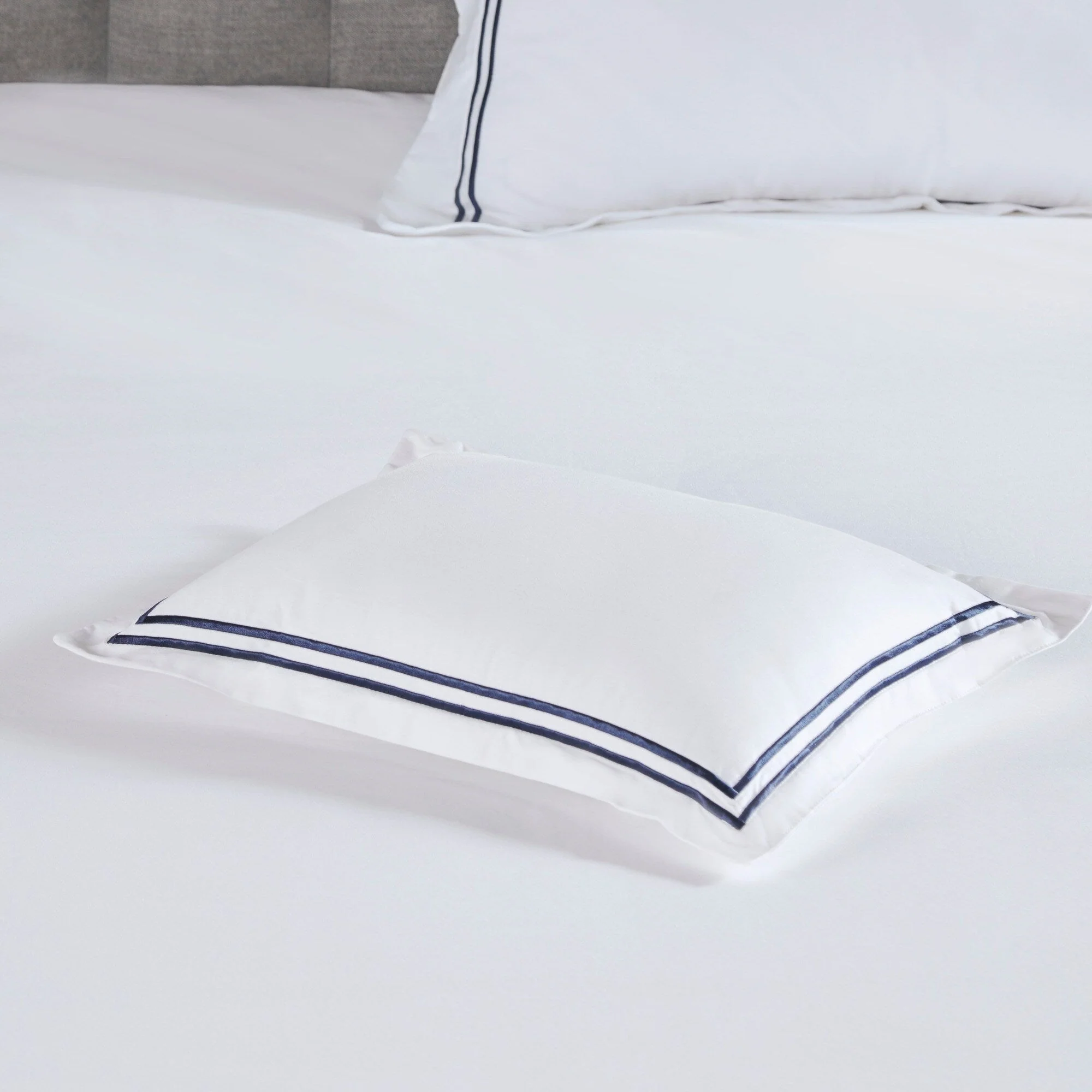 Madison Park Signature 500 Thread Count Luxury Collection 100% Cotton Sateen Embroidered Duvet Cover Set
