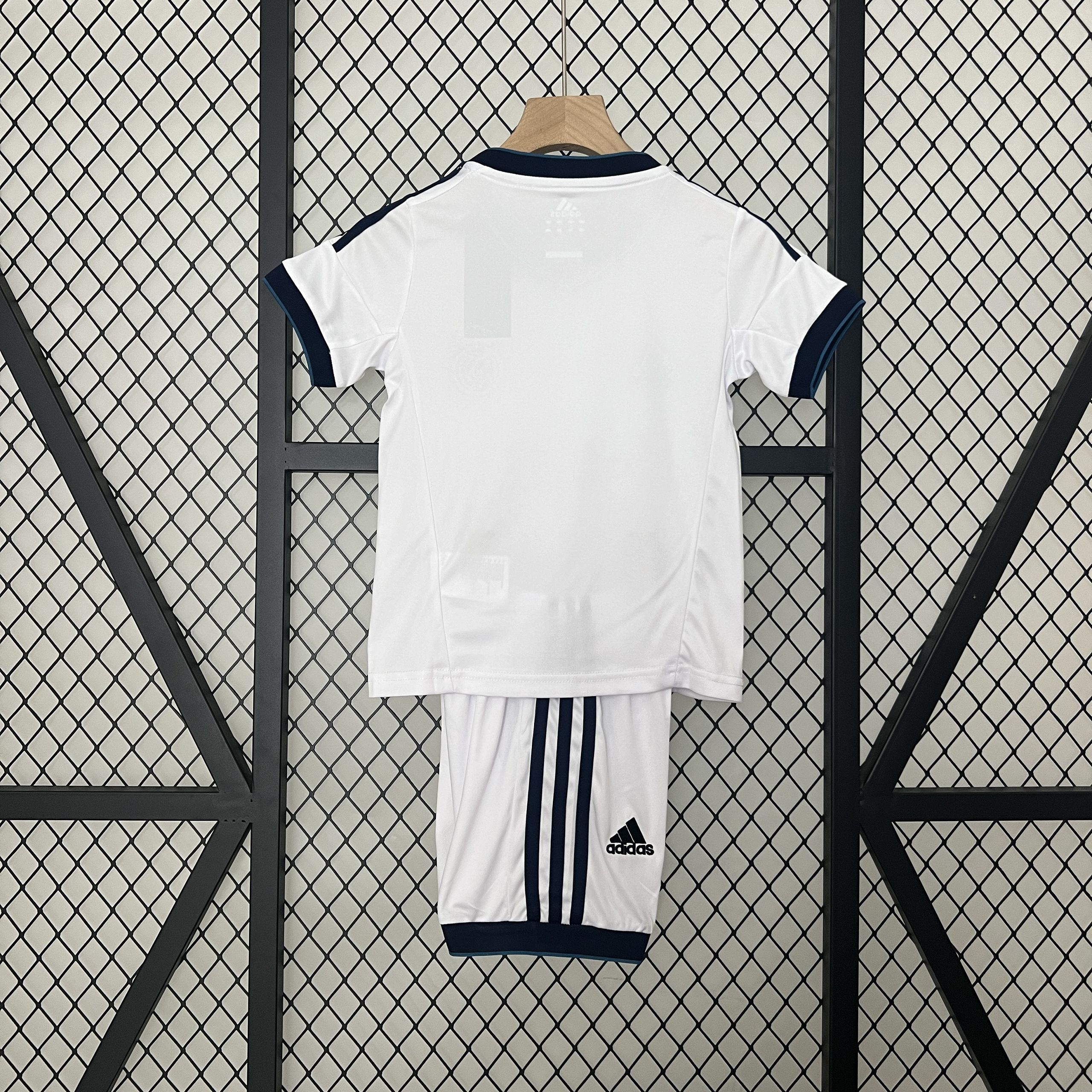 Kit Enfant Retro Real Madrid domicile 2012/13
