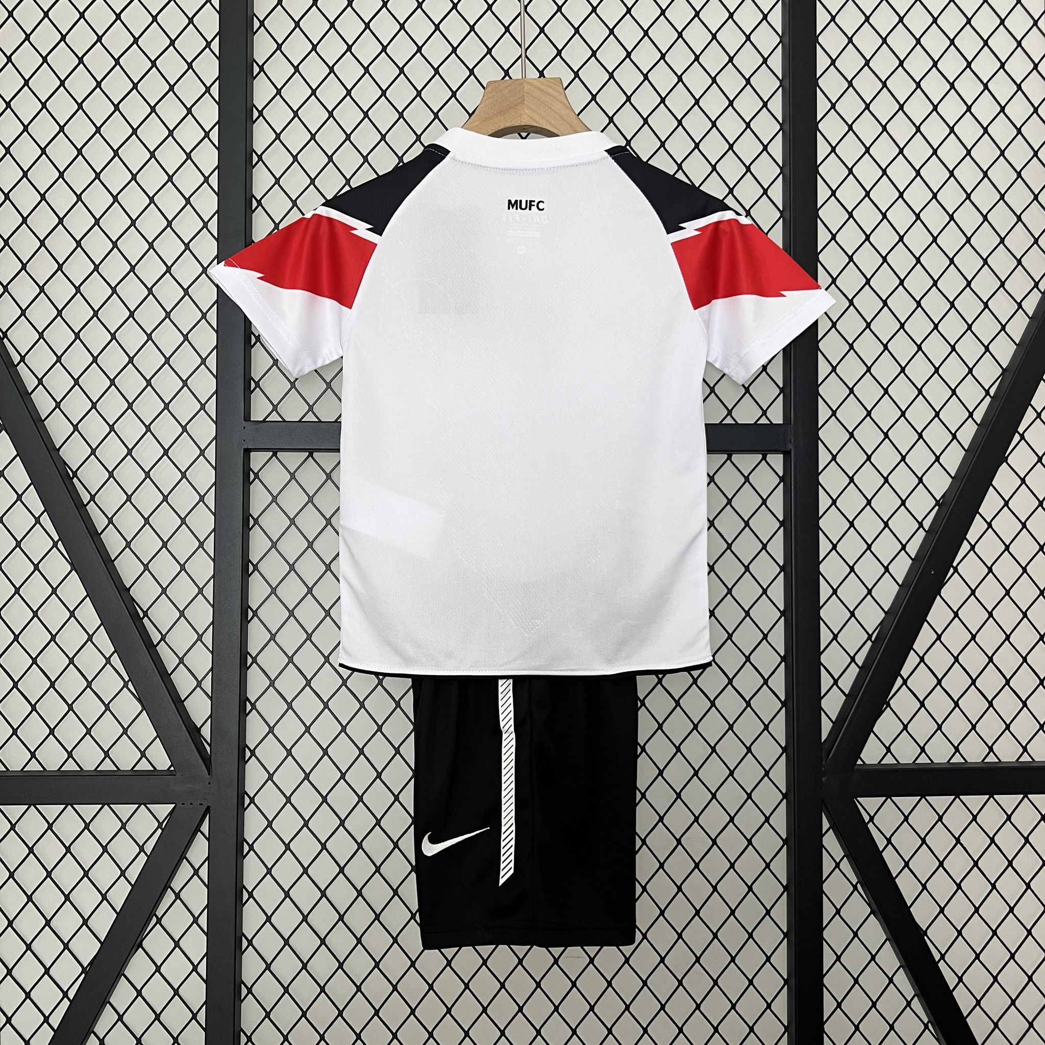 Kit Enfant Manchester United extérieur rétro 10/11