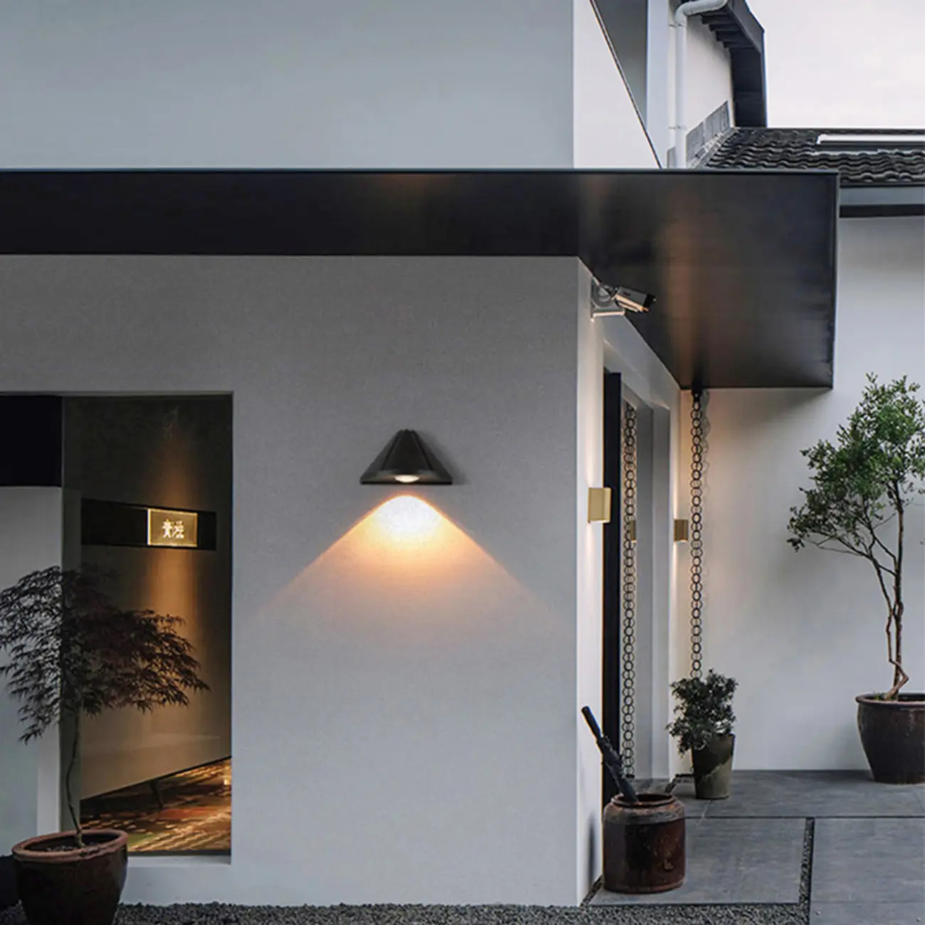 Modern Warm Light Black Metal Outdoor Wall Sconce