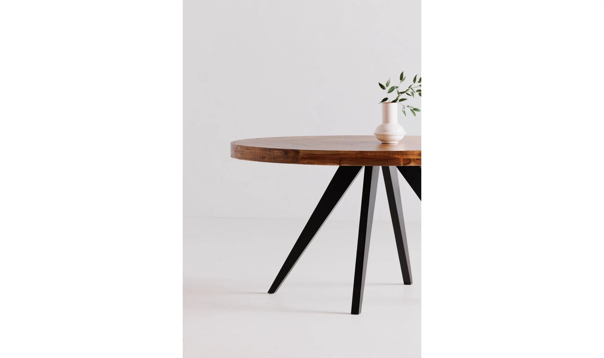 PARQ OVAL DINING TABLE