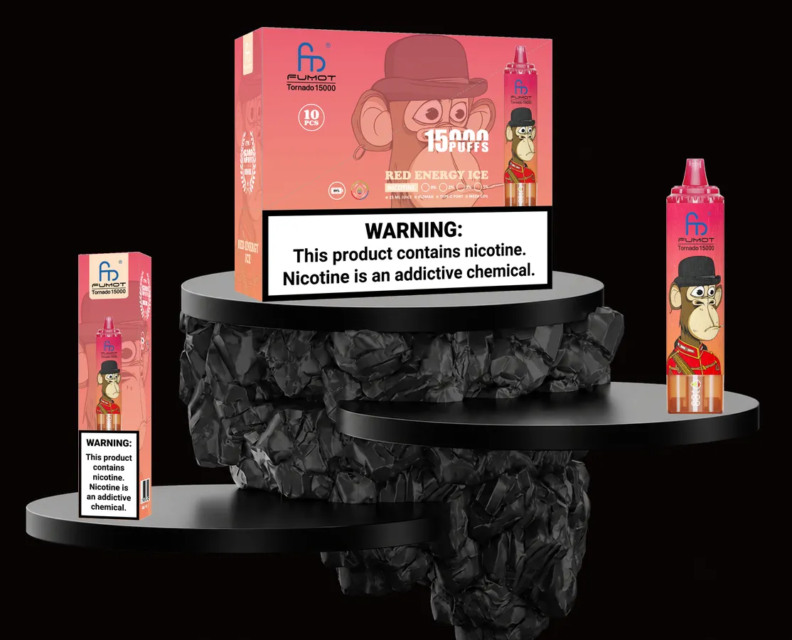 FUMOT Tornado 15000 Red Energy Ice – E-Zigarette und Verpackungen auf einem Präsentationspodest
