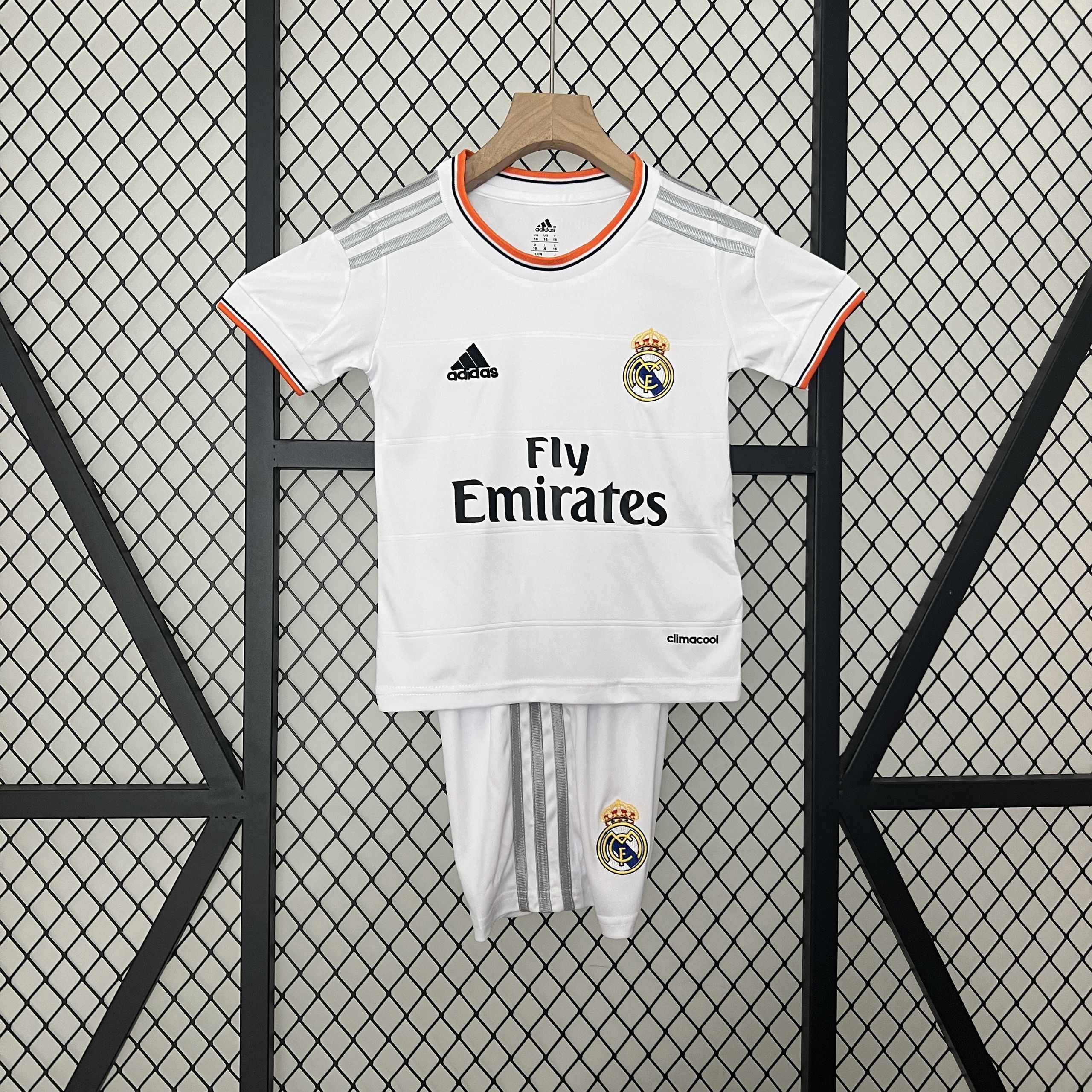 Kit Enfant Retro Real Madrid domicile 2013/14