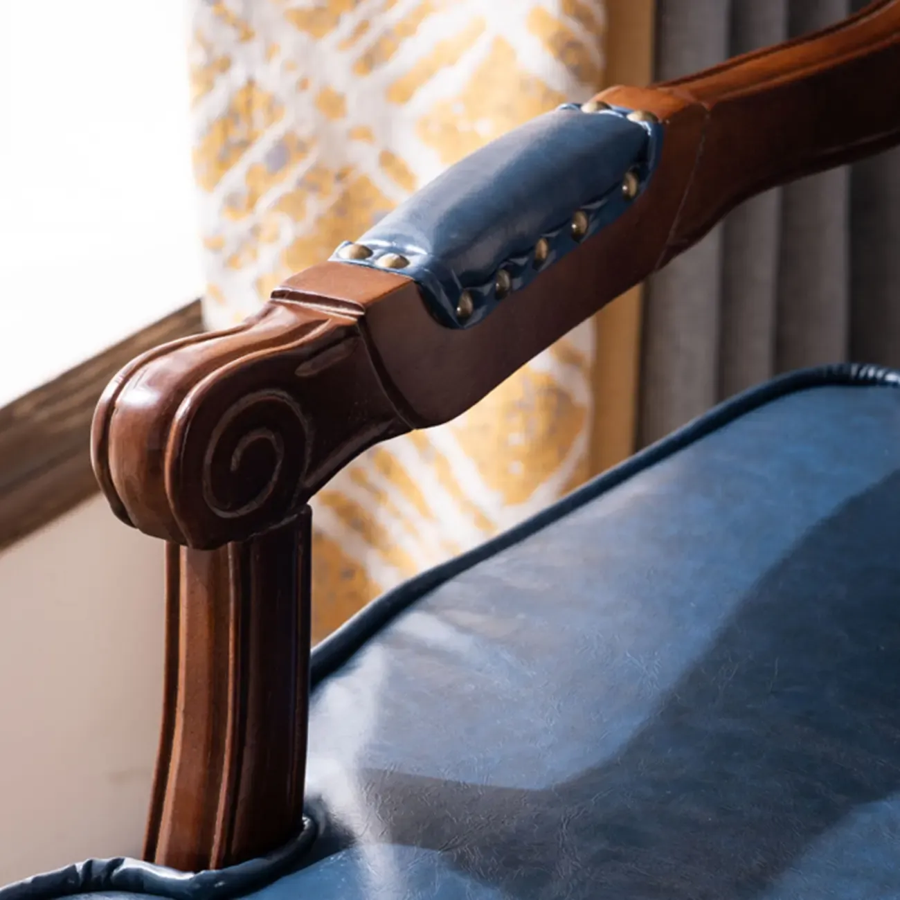 Mid-century Modern Leather Solid Wood Traditional Arm Chair