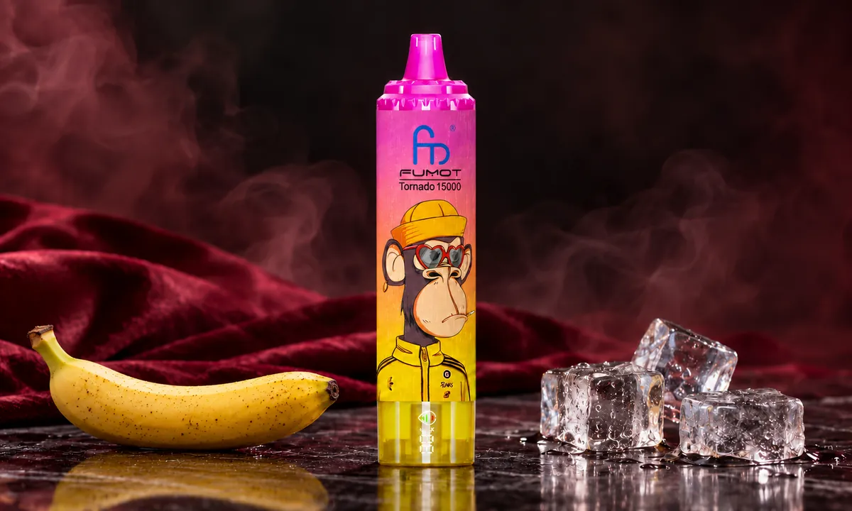 FUMOT Tornado 15000 Banana Ice – E-Zigarette in einer atmosphärischen Produktszene