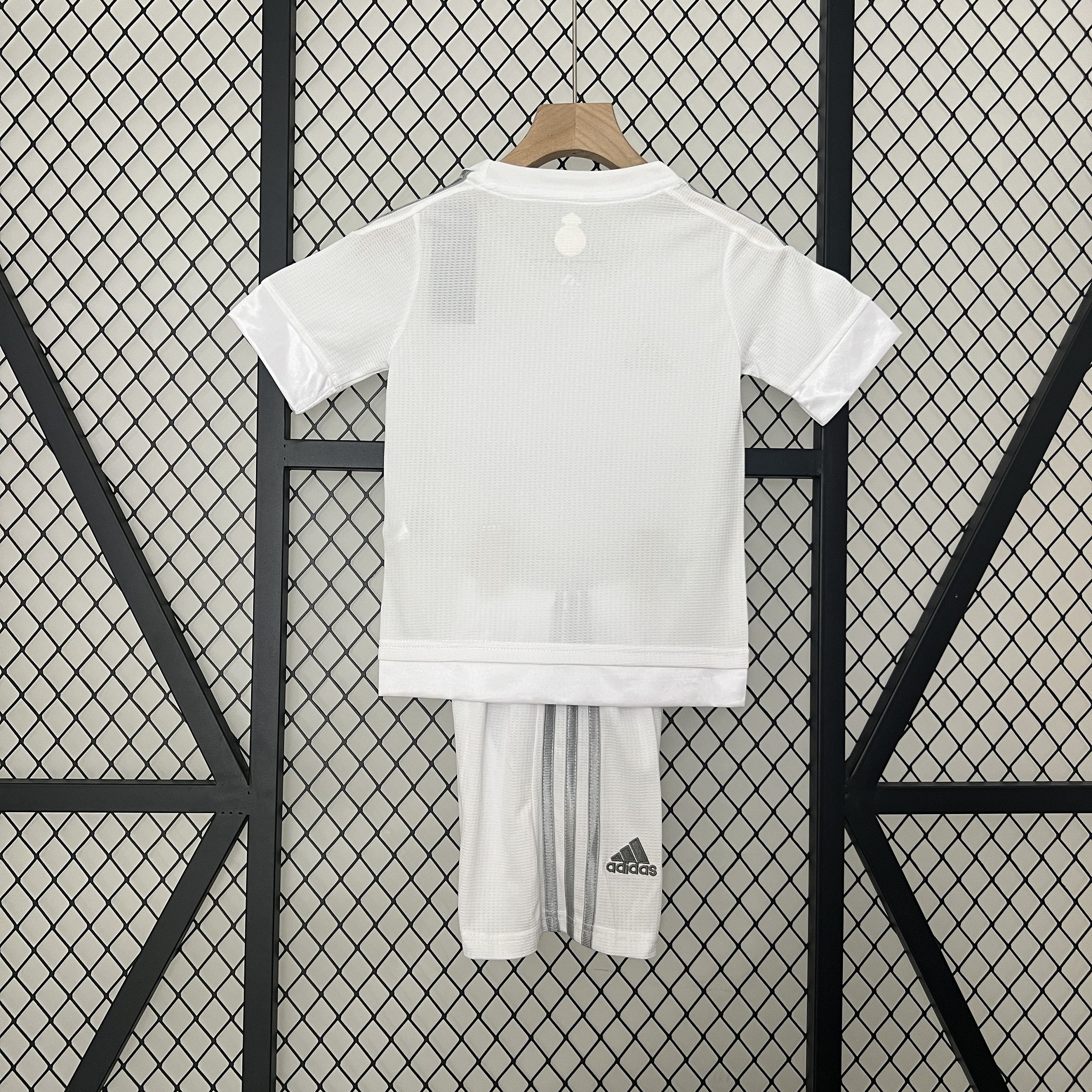 Kit Enfant Retro Real Madrid domicile 2015/16