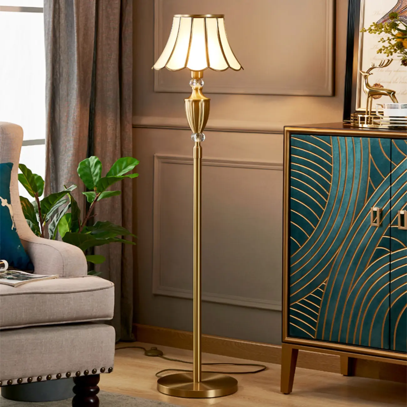 Gold Mental LED Stand up Floor Lamp with Glass Bell Shape and Crystal