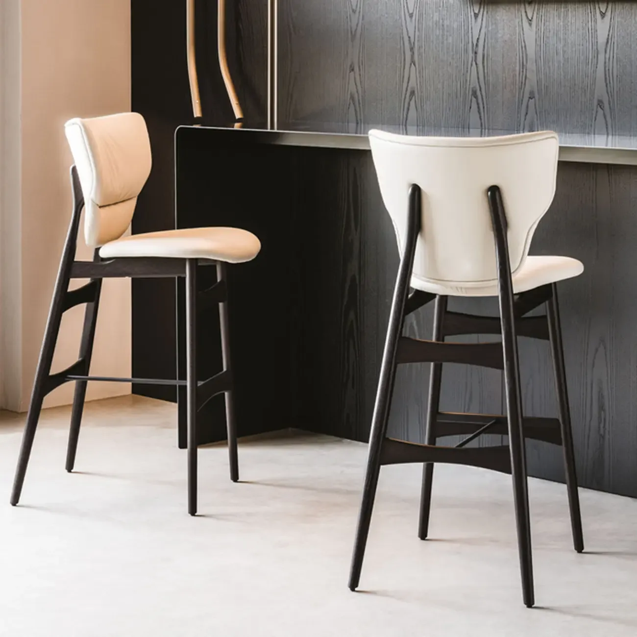 Modern Full-grain Cowhide Leather Saddle Bar Stools For Home