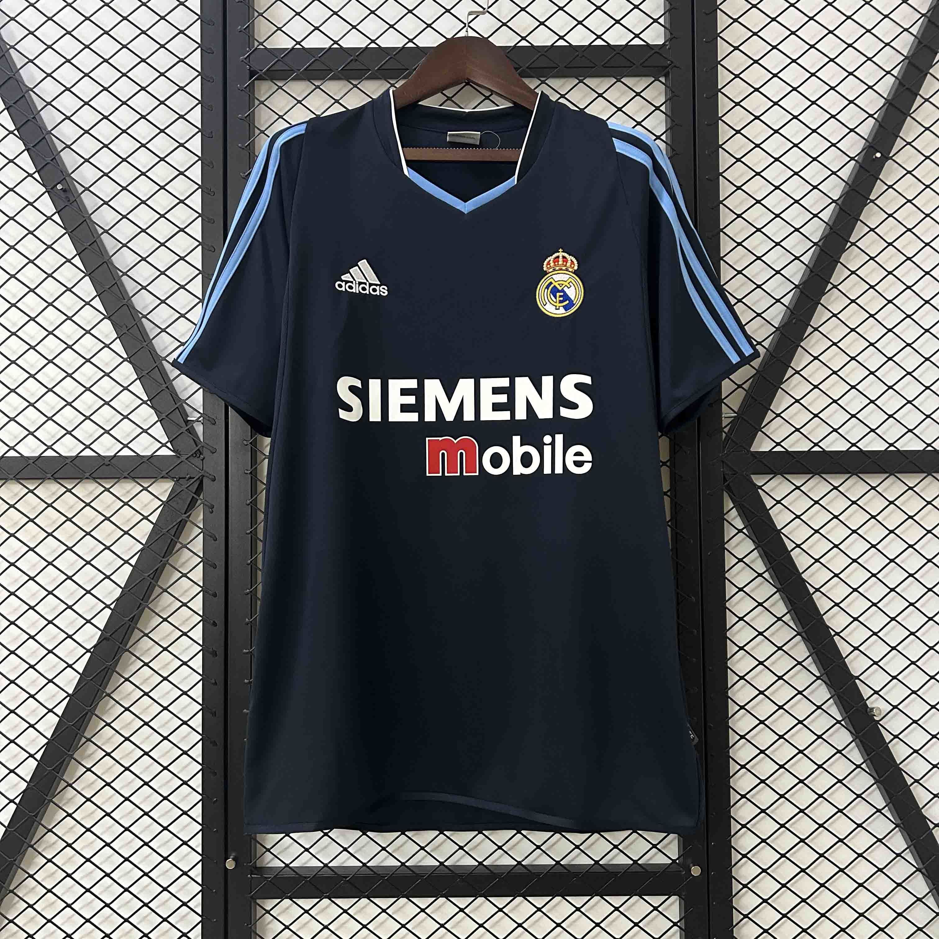 Maillot Retro Real Madrid extérieur 2003/04