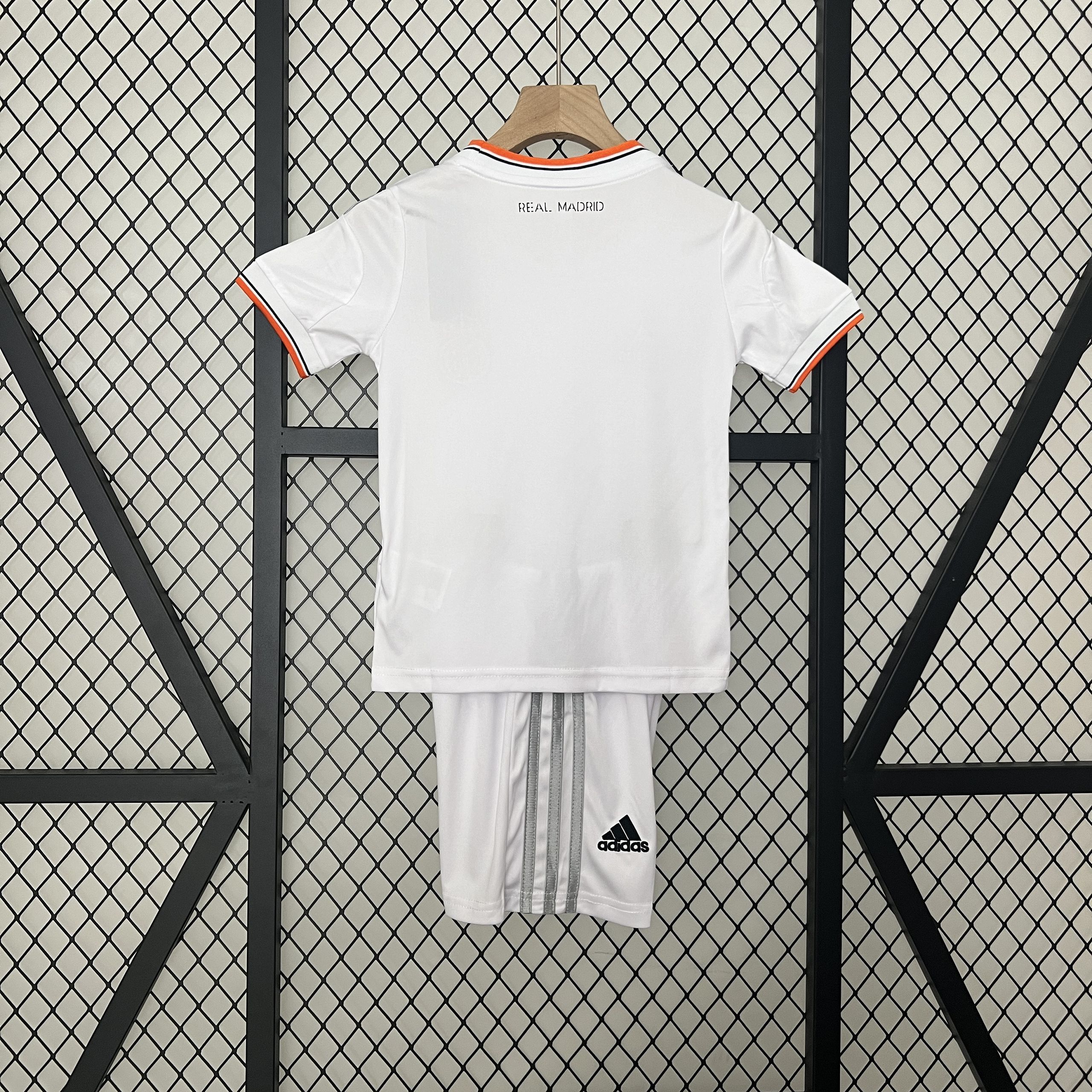 Kit Enfant Retro Real Madrid domicile 2013/14