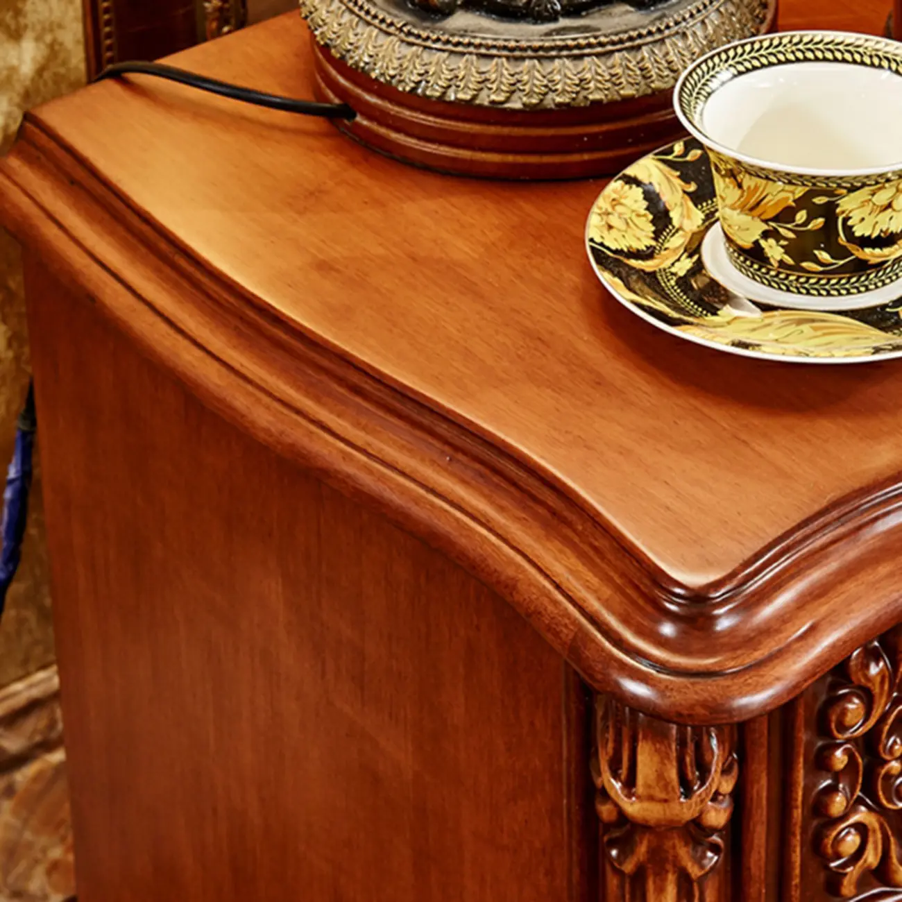 Traditional Brown Carved Wood 2-Drawer Standard Nightstand